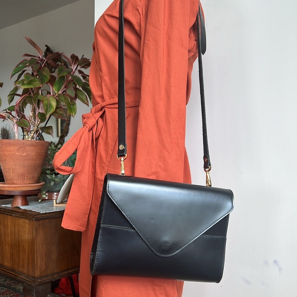 Black leather pocket clutch & crossbody bag - Picture 7 of 13